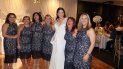 La novia junto a sus invitadas que vistieron igual, La novia junto a sus invitadas que vistieron igual,