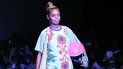 Una modelo presenta una de las creaciones de Nida Mahmood. Una modelo presenta una de las creaciones de Nida Mahmood.