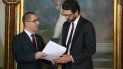 El canciller venezolano, Jorge Arreaza, entrega una nota de protesta al encargado de negocios de Canadá en el país, Craib Kowalik. El canciller venezolano, Jorge Arreaza, entrega una nota de protesta al encargado de negocios de Canadá en el país, Craib Kowalik.