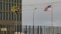 A fines de septiembre el Departamento de Estado retiró al 60% de su personal en La Habana y expulsó a una cifra similar de funcionarios cubanos de Washington. A fines de septiembre el Departamento de Estado retiró al 60% de su personal en La Habana y expulsó a una cifra similar de funcionarios cubanos de Washington.