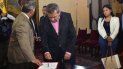 La comparecencia de los gobernadores opositores ante la ANC ha sido celebrada en medios oficialistas, destacando asimismo la división en el seno de la MUD La comparecencia de los gobernadores opositores ante la ANC ha sido celebrada en medios oficialistas, destacando asimismo la división en el seno de la MUD