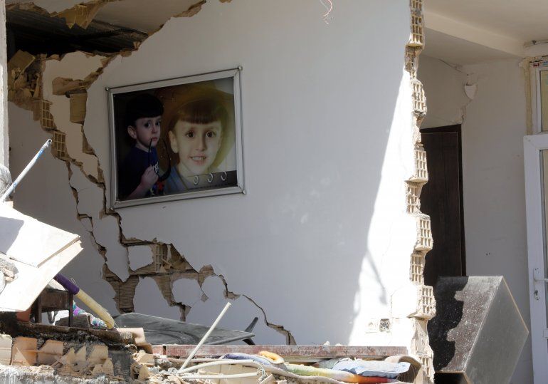 <div><p>Vista del interior de un edificio da&ntilde;ado tras el fuerte terremoto de 7,3 grados en la escala de Richter que asol&oacute; anoche la provincia de Kermanshah, en la ciudad de Pole-Zahab (Ir&aacute;n). </p></div><div></div>