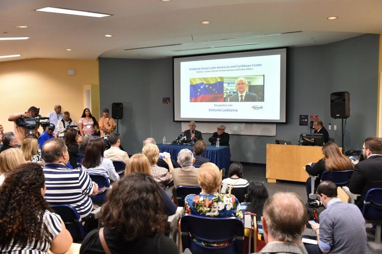 Representantes del exilio venezolano en Miami asistieron a la FIU para escuchar los planteamientos del alcalde de Caracas, Antonio Ledezma.