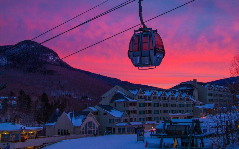 Los teleféricos de Loon Mountain, a dos horas en coche de Boston, llevan a los deportistas a una altura máxima de 930 metros. 