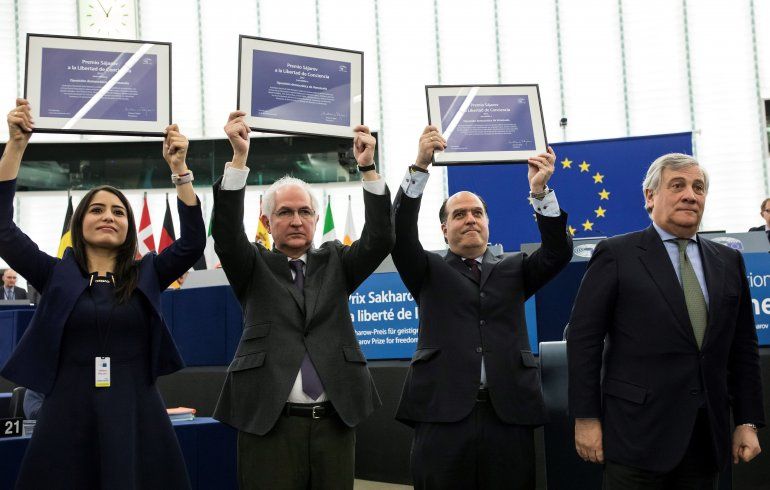 Borges recogi&oacute; el premio S&aacute;jarov de Parlamento Europeo concedido a la oposici&oacute;n democr&aacute;tica de Venezuela acompa&ntilde;ado del exalcalde de Caracas, Antonio Ledezma.