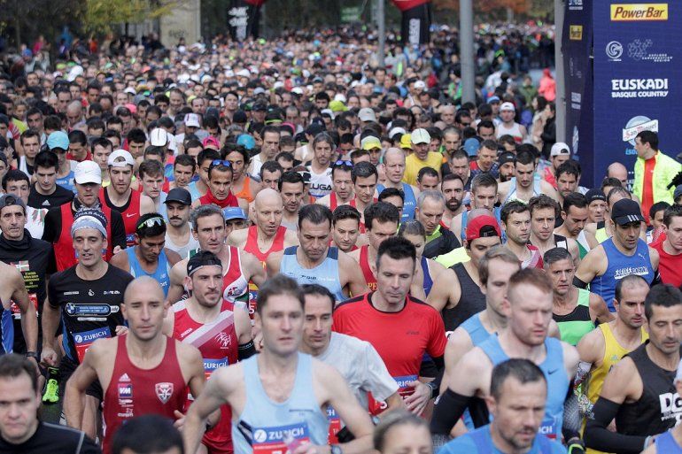 Salida de la 40 edición del maratón de San Sebastián, España.