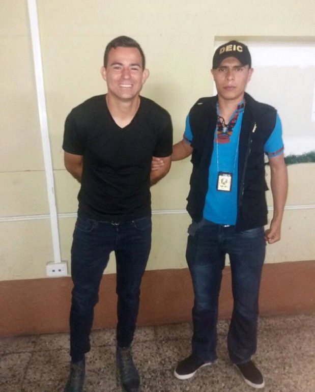 Fotograf&iacute;a cedida por la Polic&iacute;a Nacional Civil de Guatemala que muestra al futbolista guatemalteco Marco Pappa capturado el mi&eacute;rcoles 10 de enero de 2018, en Ciudad de Guatemala.