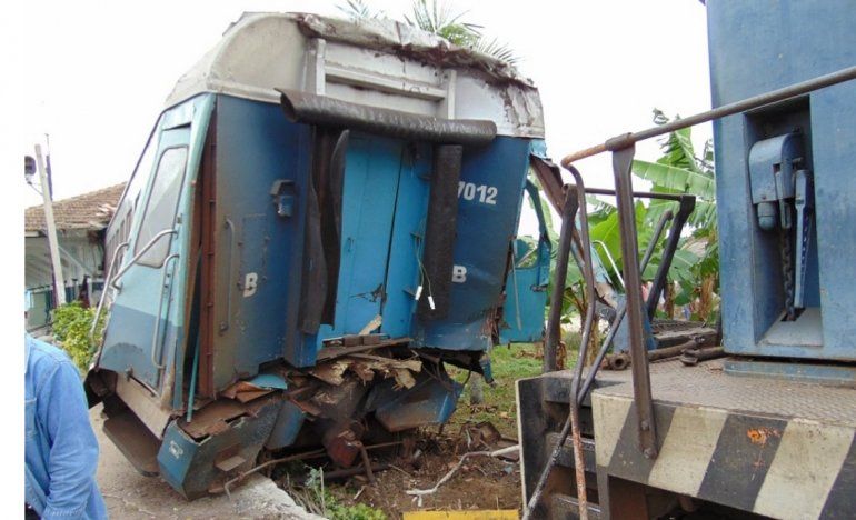 El impacto de la locomotora provoc&oacute; da&ntilde;os en el coche m&eacute;dico del tren de la ruta Sancti Sp&iacute;ritus-Habana.