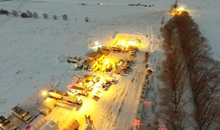 Vista de los trabajos de b&uacute;squeda de restos humanos y retirada de trozos del fuselaje del avi&oacute;n en el lugar del accidente del avi&oacute;n de pasajeros AN-148 de la aerol&iacute;nea rusa Saratov Airlines cerca de la localidad de Stepanovskoy, pr&oacute;xima a Argunovo, distrito de Ramensky, regi&oacute;n de Mosc&uacute; (Rusia). 