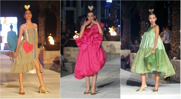 Modelos luciendo prendas de la diseñadora española Agatha Ruiz de la Prada en Puerto Morelos, en el estado de Quintana Roo del caribe mexicano.
