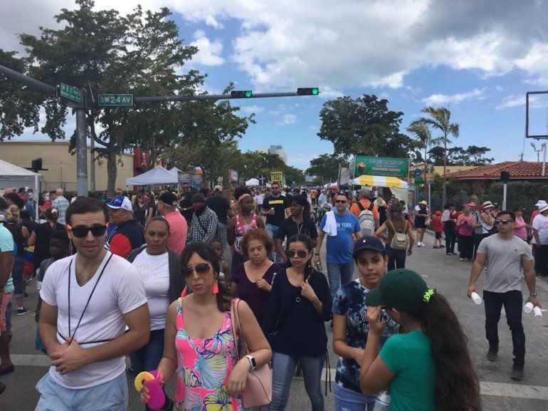 Los asistentes recorrieron la gran avenida. 