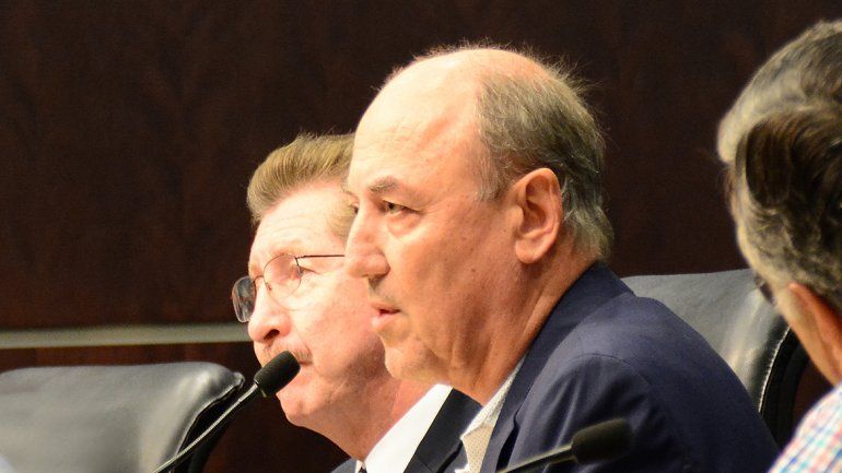 <p> El director de la SIP, Ricardo Trotti. A su derecha, el director del Interamerican Institute for Democracy, Carlos Sánchez Berzaín.</p>