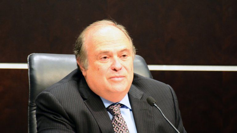<p> La sede del Concejo de Doral sirvió de escenario para la reunión organizada por el Interamerican Institute for Democracy. En la foto, el alcalde de esa localidad, Juan Carlos Bermúdez.</p>