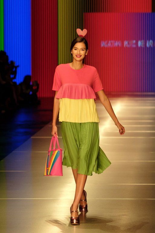Los colores vivos son el centro de la colección que Ágatha Ruiz de la Prada ideó especialmente para la pasarela de Miami Fashion Week.