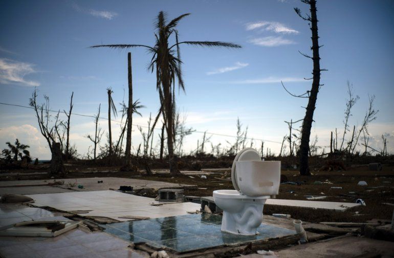Fotograf&iacute;a del 8 de septiembre de 2019 de los restos de lo que alguna vez fuera una casa, despu&eacute;s de ser destruida por el hurac&aacute;n Dorian hace una semana en Pelican Point, Grand Bahama.