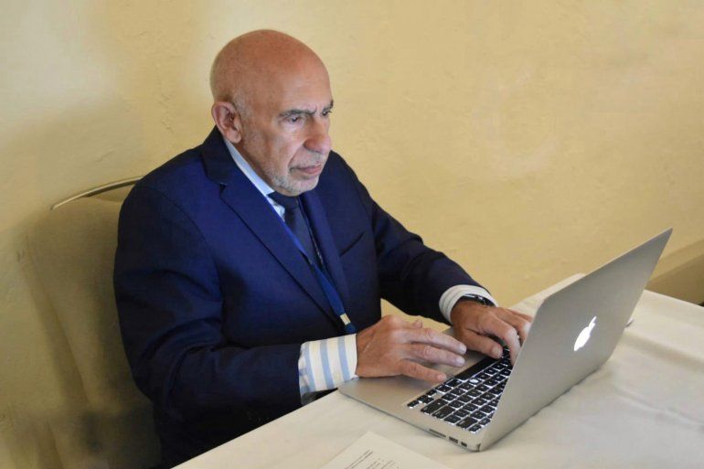Mario García, un cubano que ha rediseñado los más influyentes periódicos del mundo, participa en la Asamblea Anual de la SIP y dio a conocer su libro The Story, que está concebido para ser leído en el celular