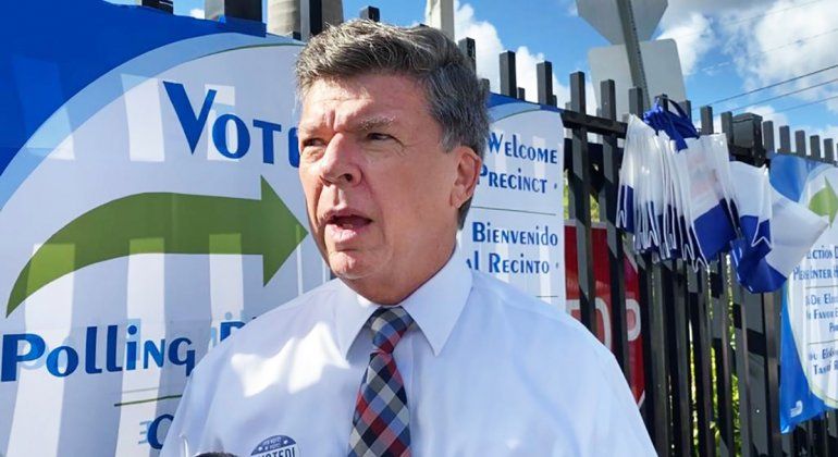 El candidato Horacio Stuart Aguirre habla con DIARIO LAS AMÉRICAS tras ejercer su voto en el distrito 1 de Miami.