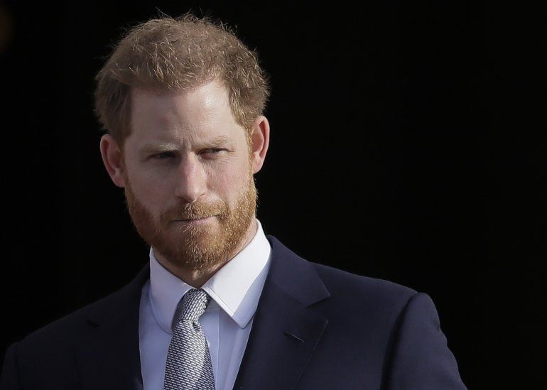 En esta fotograf&iacute;a del 16 de enero de 2020, el pr&iacute;ncipe Harry de Gran Breta&ntilde;a llega a los Jardines del palacio de Buckingham en Londres.