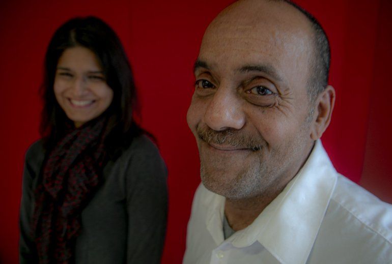 Rafael Ruiz, de 60 a&ntilde;os, a la derecha, y su abogada Seema Saifee, del grupo Innocence Project, el jueves 30 de enero del 2020, en Nueva York.