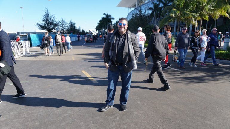 Gabriel Gabor, jefe de operaciones de la MLS, estuvo de observador del Super Bowl en el Hard Rock Stadium, el domingo. 