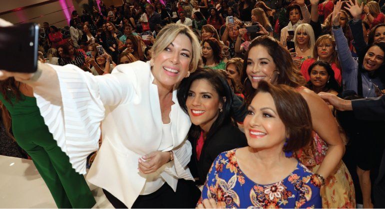 Luz Mar&iacute;a Doria, Mar&iacute;a Antonieta Collins, Karla Mart&iacute;nez y Francisca Lachapelle se toman un 