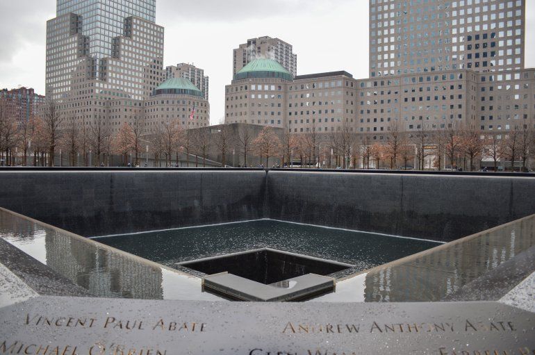 Detalle del 9/11 Memorial, en Nueva York, donde antes existió una de las torres gemelas.