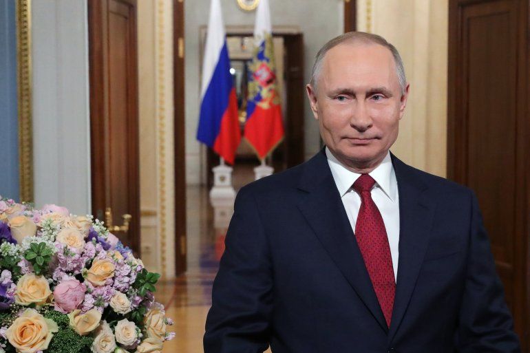 El presidente de Rusia, Vladimir Putin, ofrece un discurso para conmemorar el Día de la Mujer, en Moscú, Rusia, el 8 de marzo de 2020. 
