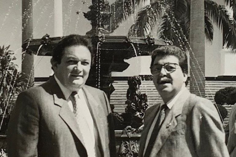 Fotografía de archivo de Pedro Mena (izq.) junto a Paco Murillo Font.
