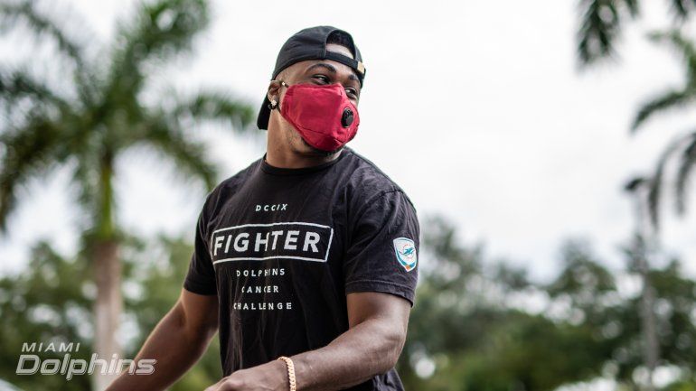Jakeem Grant, el veloz wide receiver, llega al campamento de entrenamiento de los Dolphins el lunes 27 de julio del 2020. 