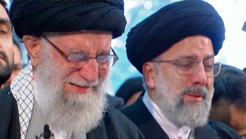 Ayatolá Jamenei llora y reza por general muerto en ataque de EEUU