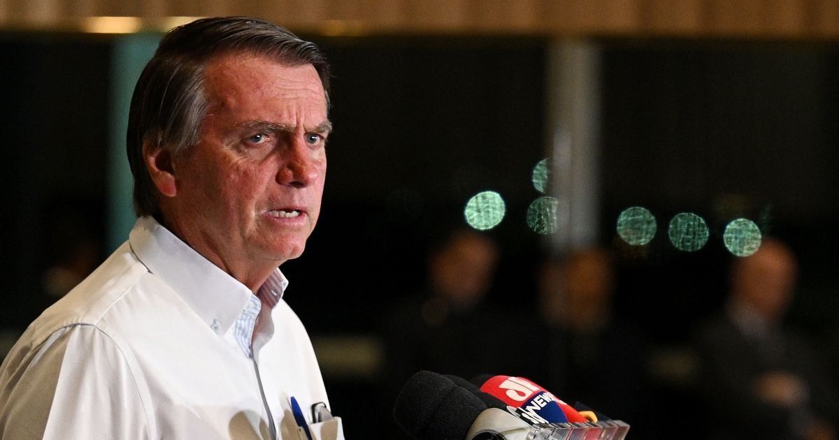 Jair Bolsonaro Es Tratado Por Enfermedad En La Piel