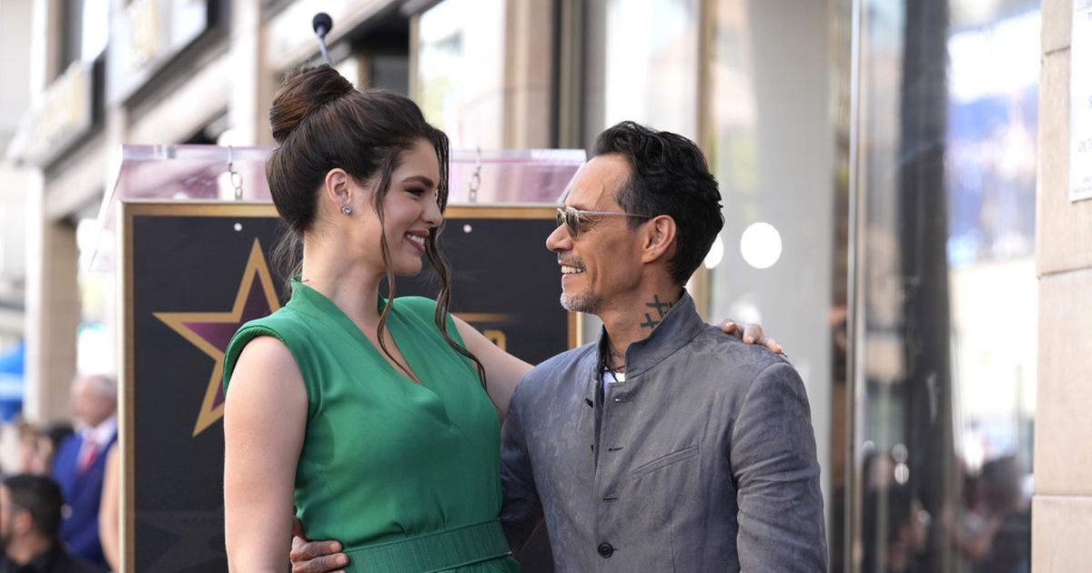 Marc Anthony Y Nadia Ferreira Revelan Rostro De Su Beb