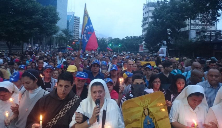 Oposición venezolana convoca una marcha nocturna por los caídos en