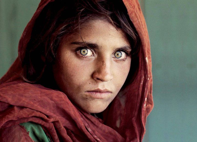 Pakistán expulsa a la niña de ojos verdes del National Geographic ...