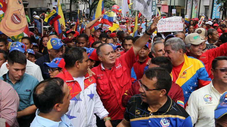 Cabello dice que entregará el periódico El Nacional a los 