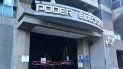 La fachada del Poder Electoral de Venezuela fue llenada de carteles y calcomanías de la Constitución para exigir a las rectoras que respeten las leyes establecidas en la actual Carta Magna. La fachada del Poder Electoral de Venezuela fue llenada de carteles y calcomanías de la Constitución para exigir a las rectoras que respeten las leyes establecidas en la actual Carta Magna.