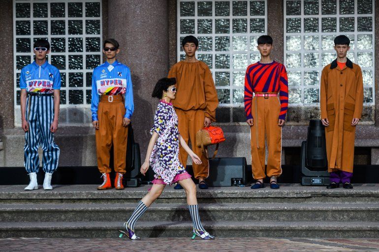 Los Iconos Del Japon De Los 70 Inspiran La Nueva Coleccion De Kenzo Semana De La Moda En Paris Moda
