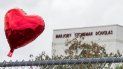 Homenaje a las víctimas del tiroteo que acabó con la vida de 17 personas en una escuela secundaria en Parkland, Florida. Homenaje a las víctimas del tiroteo que acabó con la vida de 17 personas en una escuela secundaria en Parkland, Florida.