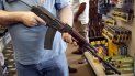 Grupos comunitarios abogan por un mayor control de las armas. Grupos comunitarios abogan por un mayor control de las armas.
