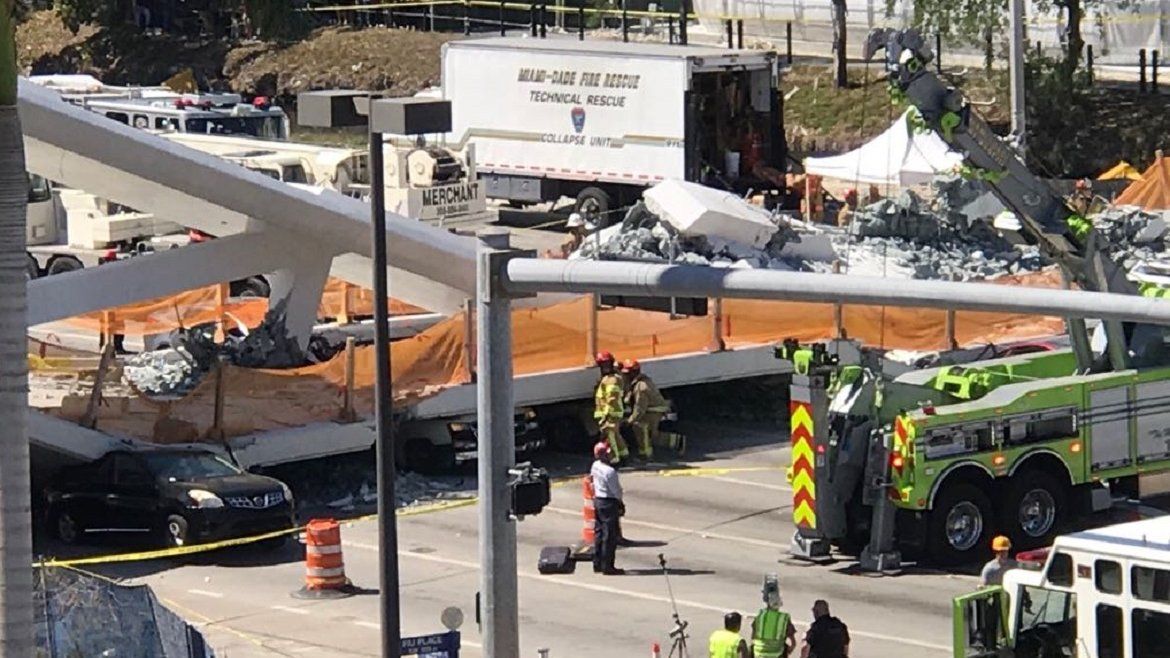 Tragedia en Miami/ Colapsa puente que comunica FIU con Sweetwater y se reportan varios muertos 0001325149