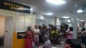 Decenas de personas hacen fila en una de las oficinas de la Western Union en La Habana. Decenas de personas hacen fila en una de las oficinas de la Western Union en La Habana.