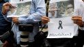 Miembros de la prensa nacional e internacional realizan este 16 de abril de 2018 un plantón frente a la embajada de Ecuador en Bogotá en forma de protesta contra del asesinato de los tres miembros de la prensa ecuatoriana. Miembros de la prensa nacional e internacional realizan este 16 de abril de 2018 un plantón frente a la embajada de Ecuador en Bogotá en forma de protesta contra del asesinato de los tres miembros de la prensa ecuatoriana.