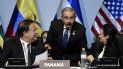 Presidente dominicano Danilo Medina (al centro) conversa con su colega panameño Juan Carlos Varela y la canciller Isabel de Saint Malo el 14ABR18 en Lima. Presidente dominicano Danilo Medina (al centro) conversa con su colega panameño Juan Carlos Varela y la canciller Isabel de Saint Malo el 14ABR18 en Lima.