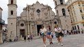 Varios turistas son vistos en la Plaza de la Catedral, en La Habana. Cuba ha visto reducida la llegada de visitantes estadounidenses en relación con igual período de 2017. Varios turistas son vistos en la Plaza de la Catedral, en La Habana. Cuba ha visto reducida la llegada de visitantes estadounidenses en relación con igual período de 2017.