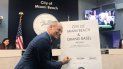 El alcalde de Miami Beach, Dan Gelber, en el anuncio del evento Grand Basel. El alcalde de Miami Beach, Dan Gelber, en el anuncio del evento Grand Basel.