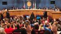 La Comsión de Miami-Dade aprobó las instrucciones del alcalde Carlos Giménez, de cumplir con la solicitud federal de proveer información a Inmigración sobre detenidos. La Comsión de Miami-Dade aprobó las instrucciones del alcalde Carlos Giménez, de cumplir con la solicitud federal de proveer información a Inmigración sobre detenidos.