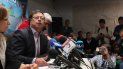 El candidato presidencial de izquierdas Gustavo Petro (2do. izq.) habla durante una conferencia de prensa en Bogotá. El candidato presidencial de izquierdas Gustavo Petro (2do. izq.) habla durante una conferencia de prensa en Bogotá.