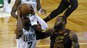 El sexto partido tendrá lugar en Cleveland el viernes por la noche, mientras que un posible decisivo séptimo juego sería en Boston el domingo, en caso de ser necesario. El sexto partido tendrá lugar en Cleveland el viernes por la noche, mientras que un posible decisivo séptimo juego sería en Boston el domingo, en caso de ser necesario.