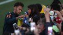 Neymar, junto al resto de convocados, viajarán el domingo a Londres para seguir con la preparación. Neymar, junto al resto de convocados, viajarán el domingo a Londres para seguir con la preparación.