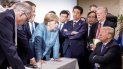Esta foto, que muestra a Angela Mérkel y otros líderes hablando con Donald Trump, se hizo viral durante los días de la cumbre del G7 celebrada en Canadá Esta foto, que muestra a Angela Mérkel y otros líderes hablando con Donald Trump, se hizo viral durante los días de la cumbre del G7 celebrada en Canadá